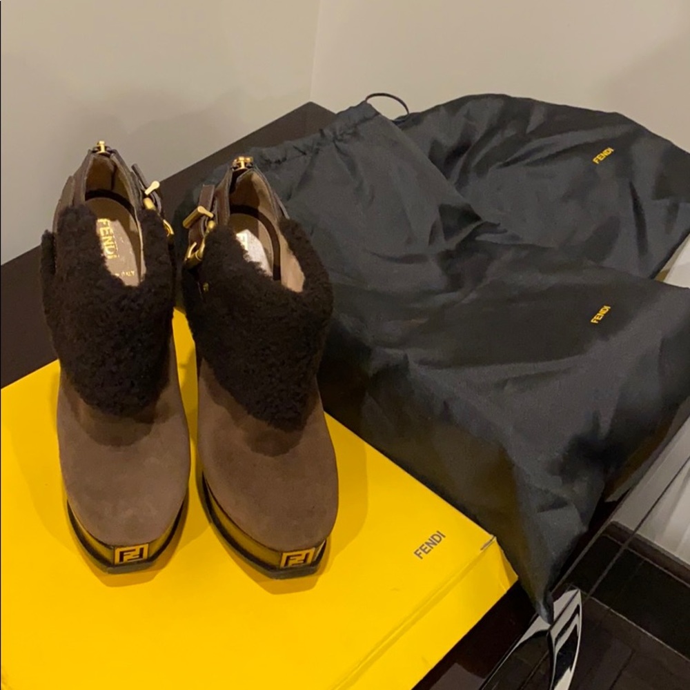 Authentic Fendi Heals - Picture 8 of 10
